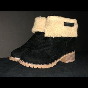 Fuzzy boot heels (ankle)